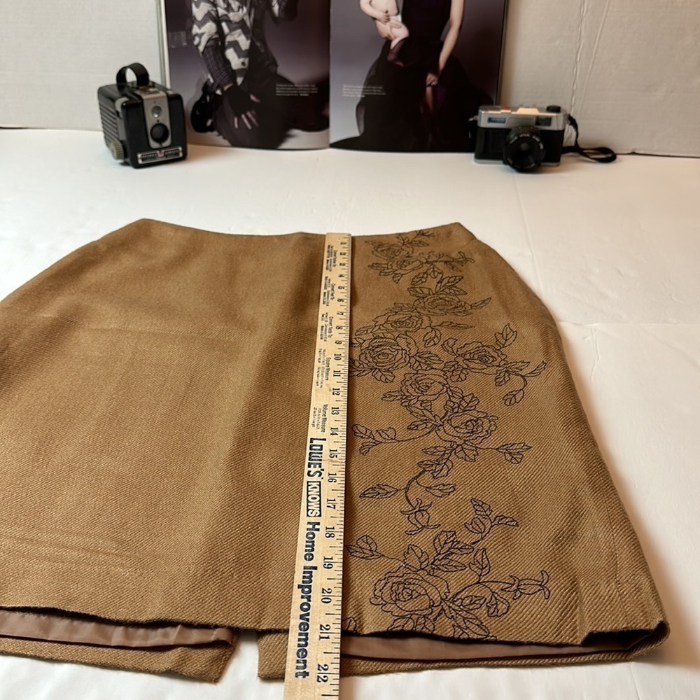 90s Minimalist Camel Pencil Skirt | Embroidered Quiet Luxury Office Capsule - Picture 7 of 9